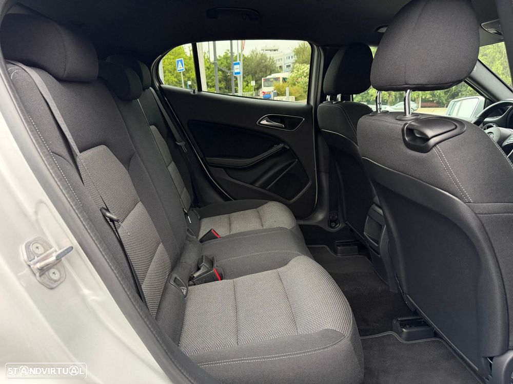 Mercedes-Benz GLA 180 d Style - 43