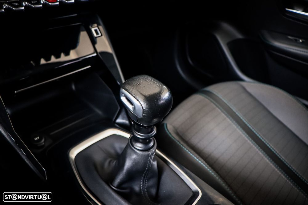 Peugeot 208 1.2 PureTech Allure - 18