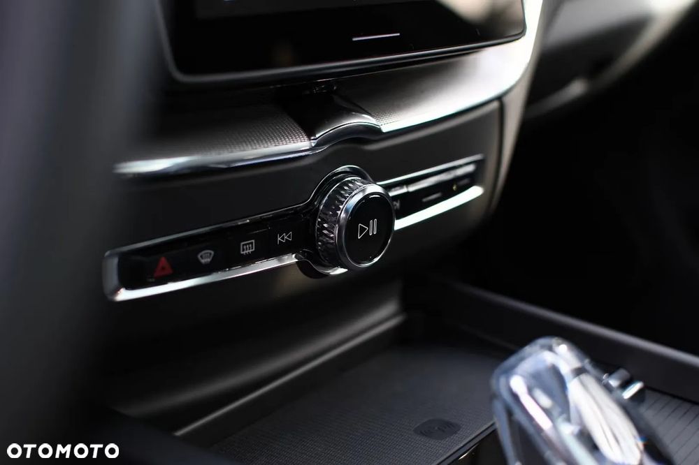 Volvo XC 60 B5 B AWD Plus Black Edition - 24