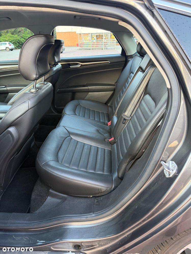 Ford Fusion - 12