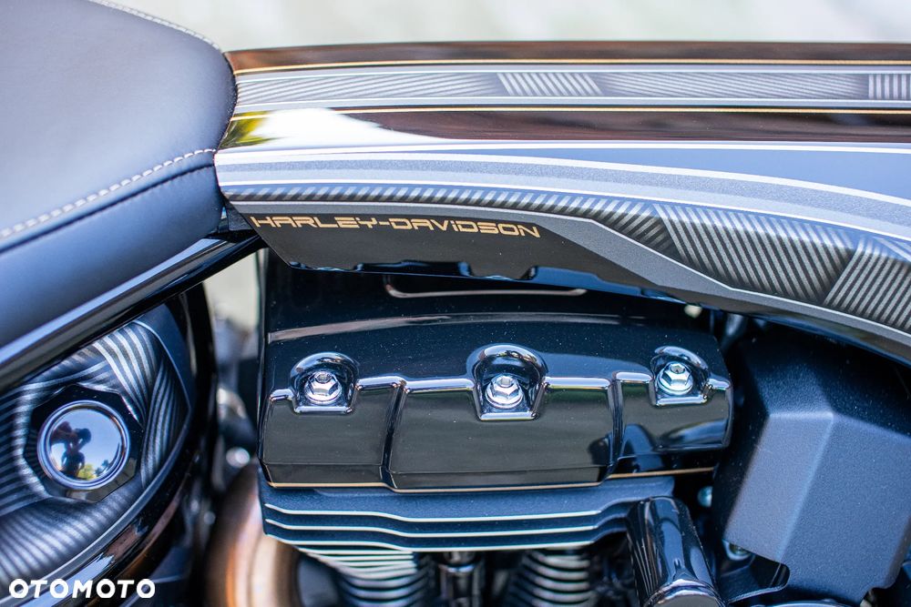 Harley-Davidson Softail Breakout - 25