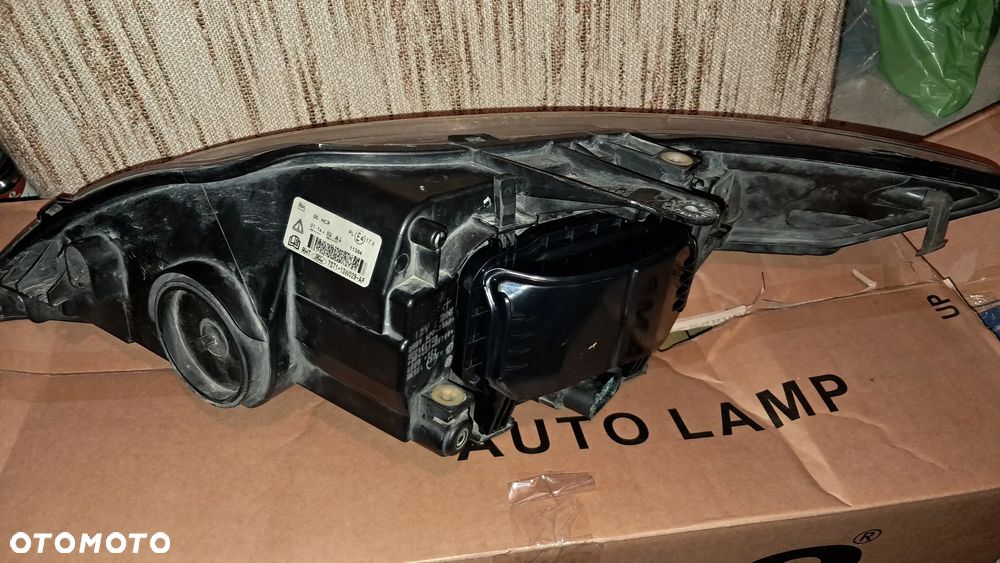 Lampa prawa Mondeo mk4 - 2