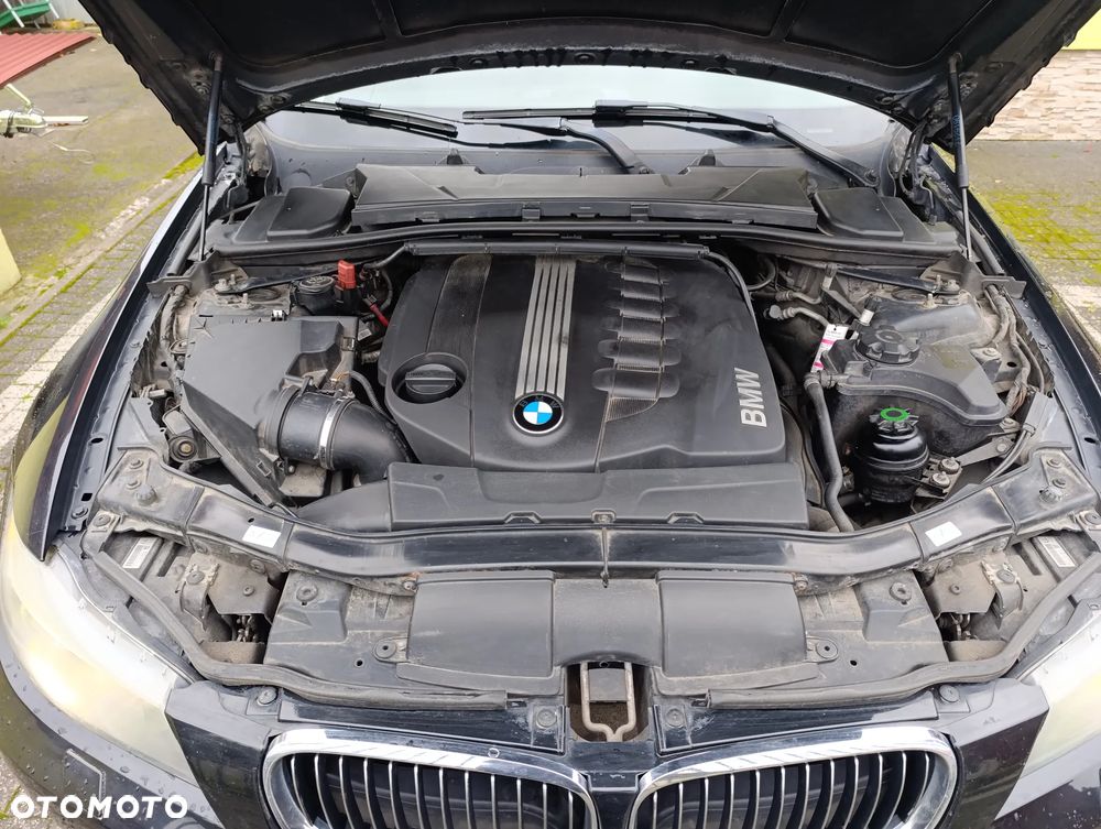 BMW Seria 3 330d xDrive DPF Touring - 12