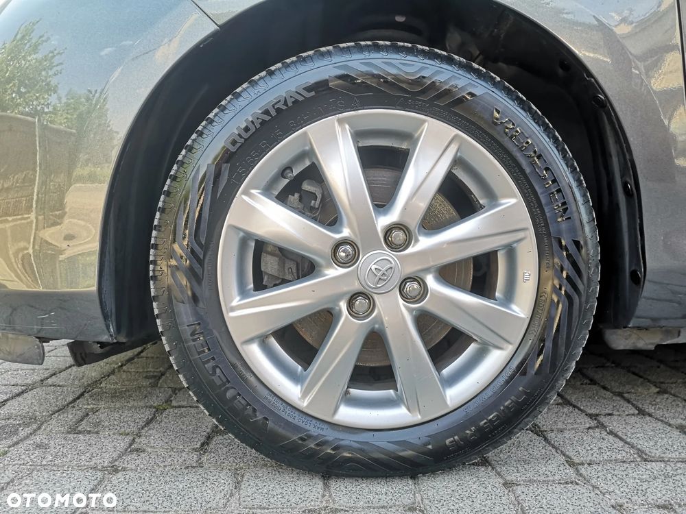 Toyota Yaris Hybrid 100 Life - 27