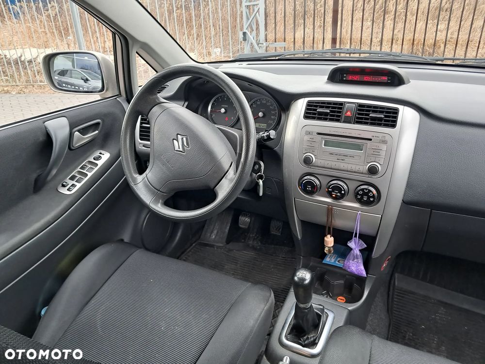 Suzuki Liana 1.6 - 8