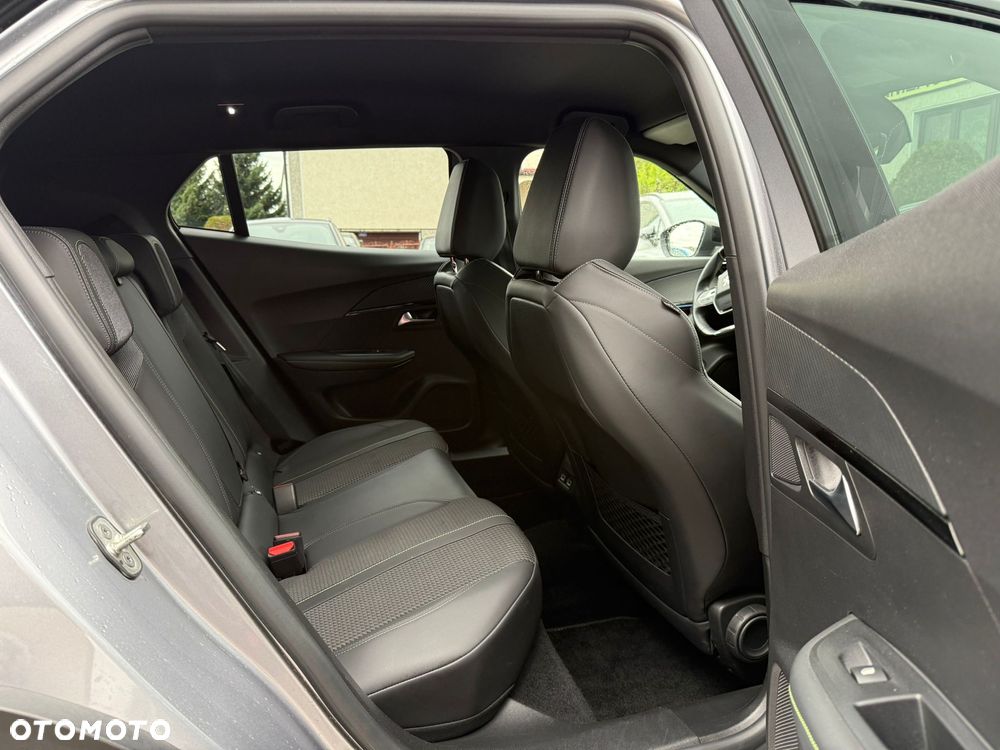 Peugeot 2008 PureTech 130 EAT8 GT Pack - 28