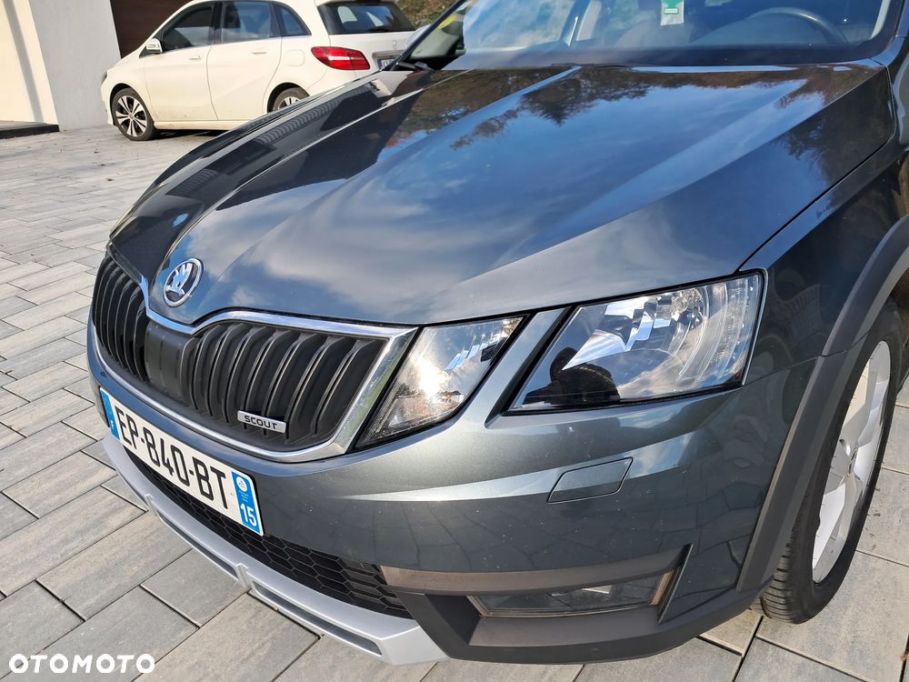 Skoda Octavia Combi 2.0 TDI 4x4 DSG Scout - 21