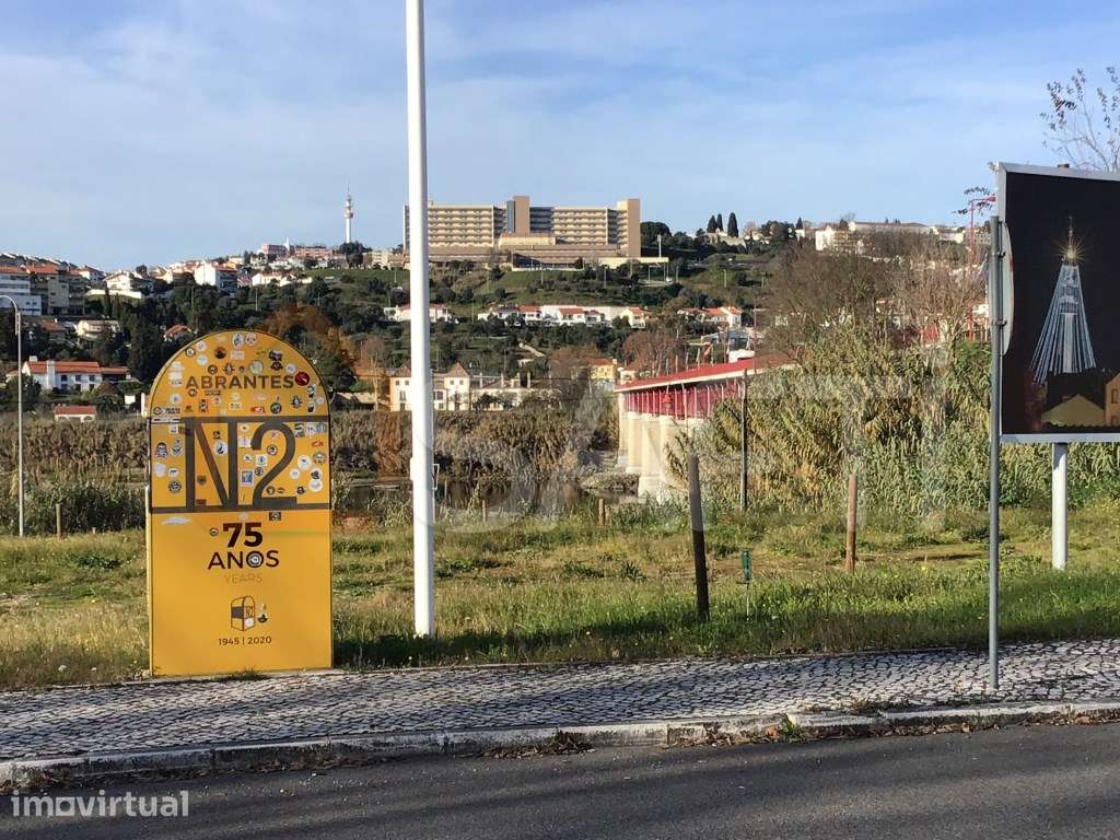 Terreno rústico na Zona Urbana de Abrantes - Sul - Grande imagem: 2/9