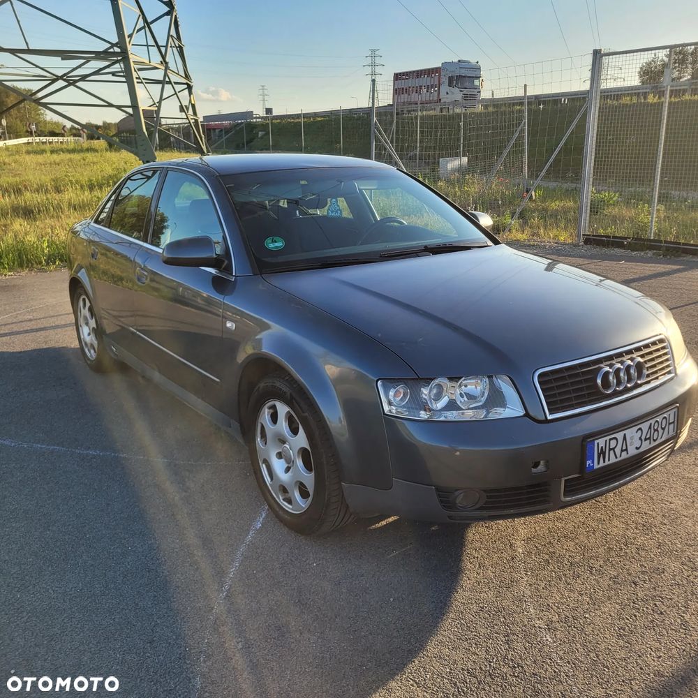Audi A4 Limousine - 1