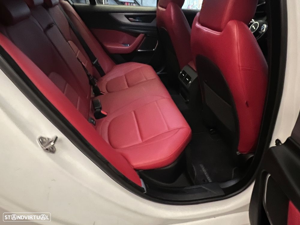 Jaguar XE 2.0 D R-Dynamic S - 19