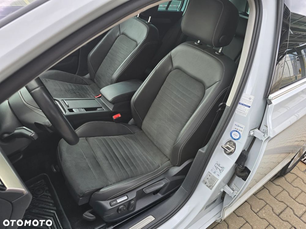 Volkswagen Passat 2.0 TDI SCR DSG 4Motion Elegance - 18
