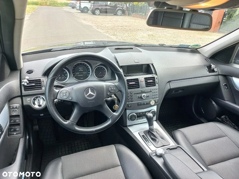 Mercedes-Benz Klasa C 180 T CGI Automatik BlueEFFICIENCY Avantgarde - 5