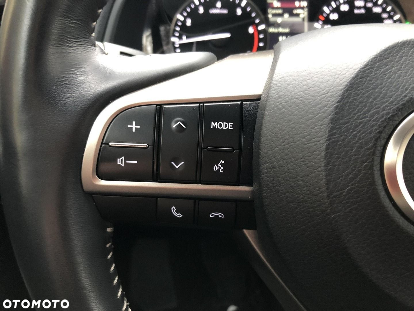 Lexus RX - 16