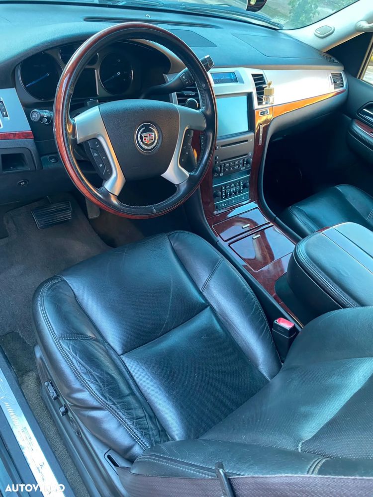 Cadillac Escalade - 5