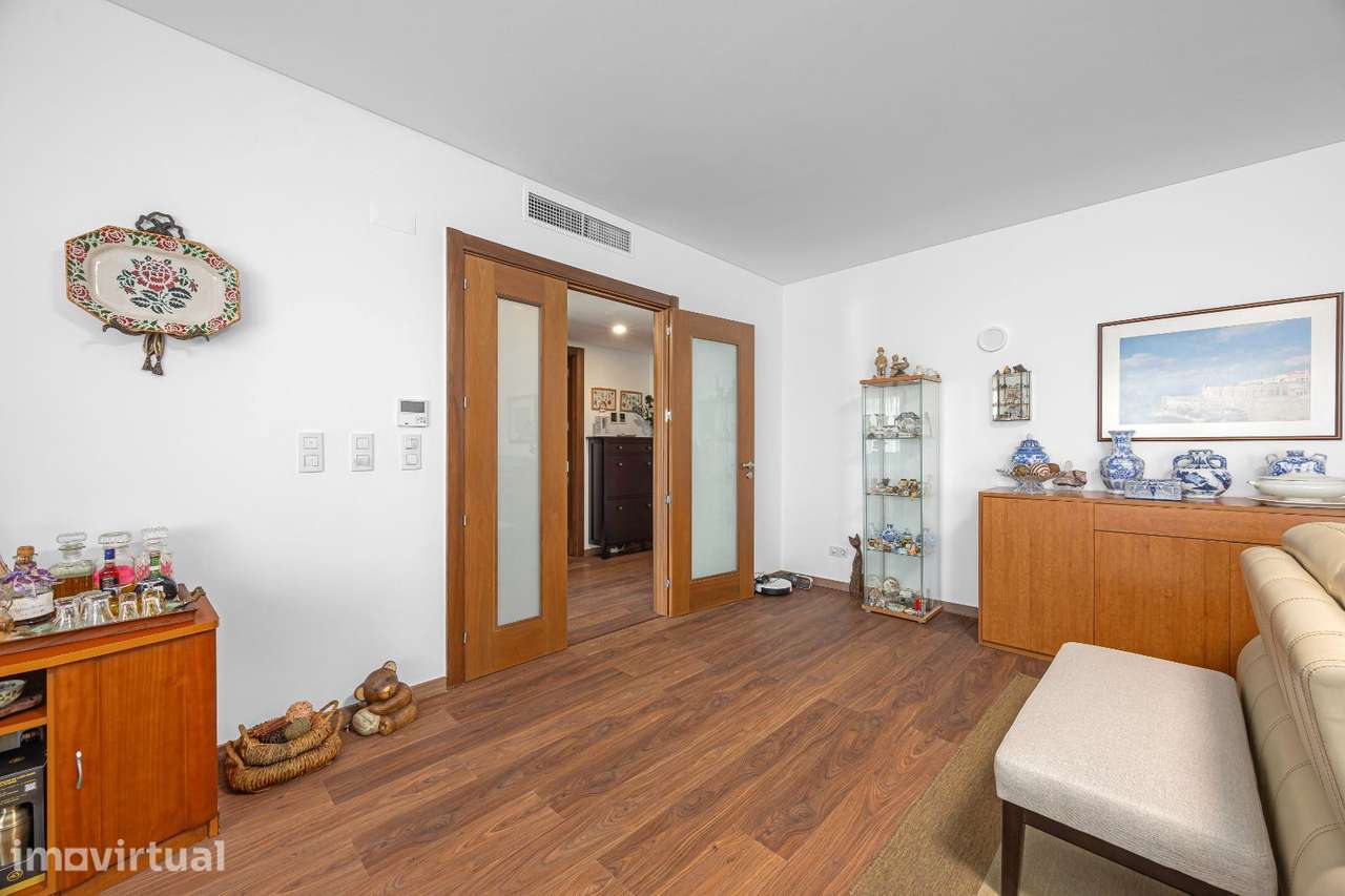 Apartamento T3 Odivelas - Parqueamento - Edifício Odivelas Plaza - Grande imagem: 4/22