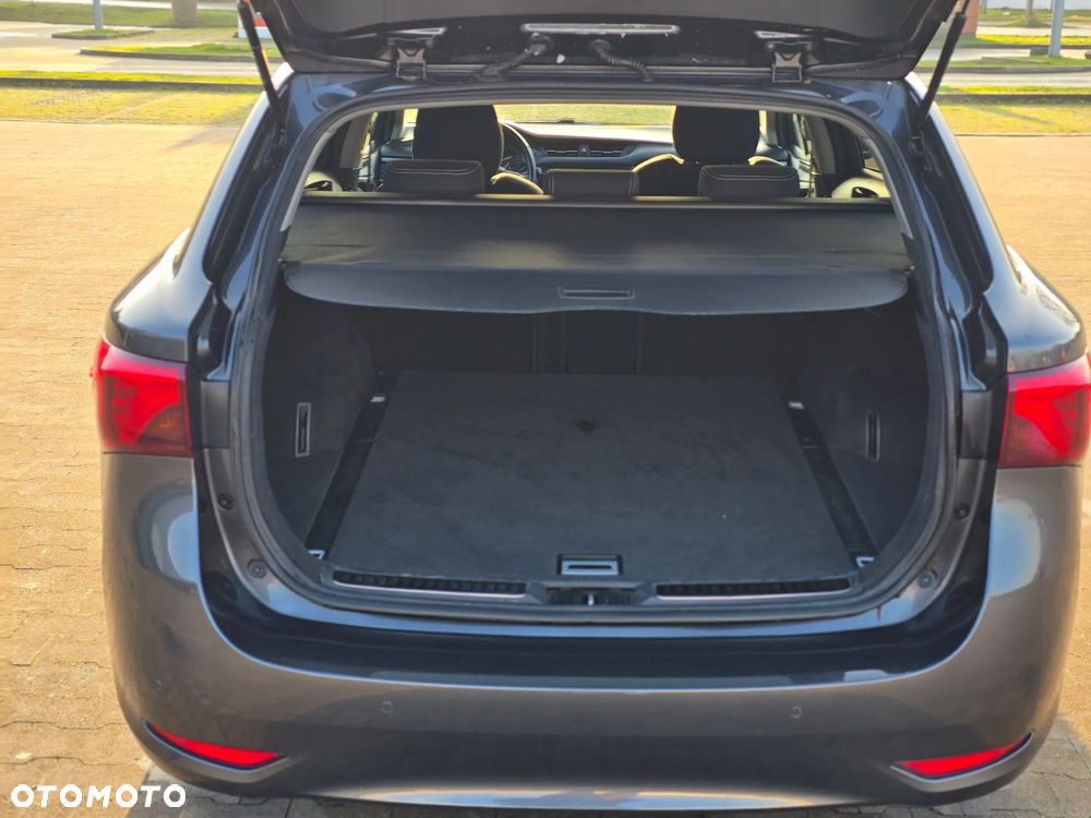 Toyota Avensis 1.8 Premium - 18