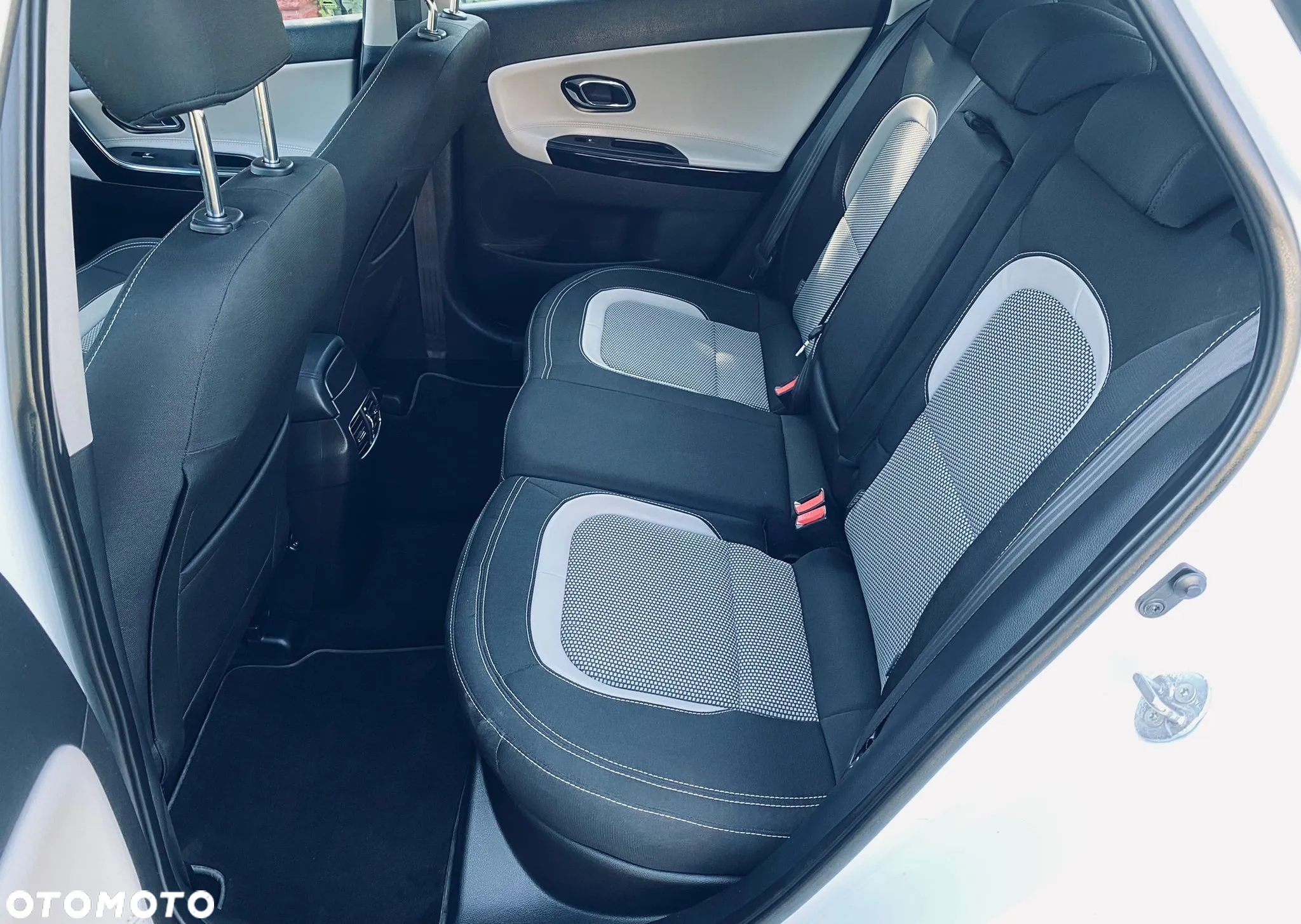 Kia Ceed 1.6 CRDi 128 Platinum Edition - 19