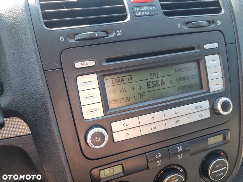 VOLKSWAGEN GOLF V 5 03-09 2007 r. radioodtwarzacz radioodbiornik radio * - 2