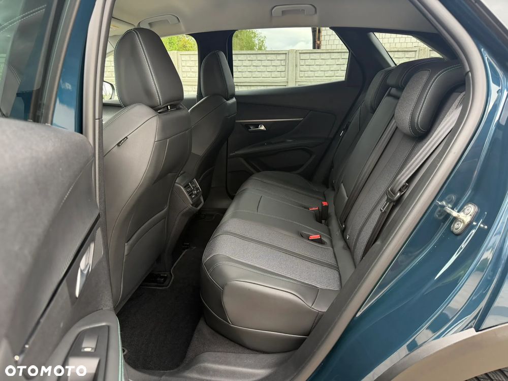 Peugeot 3008 225 e-EAT8 Allure - 37