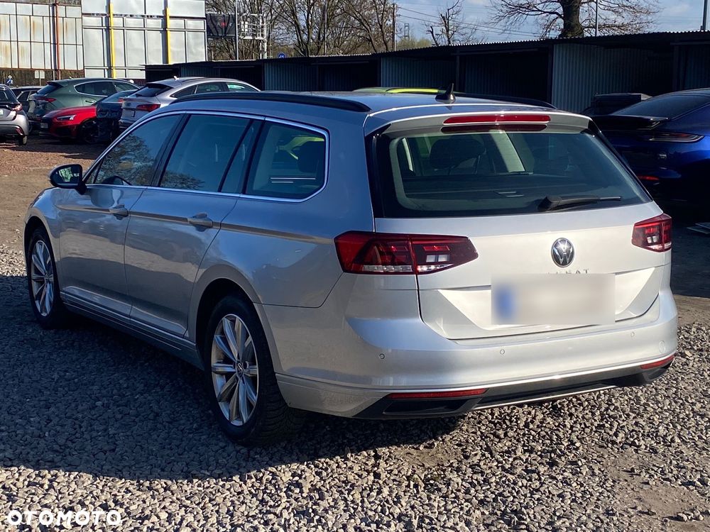 Volkswagen Passat - 1