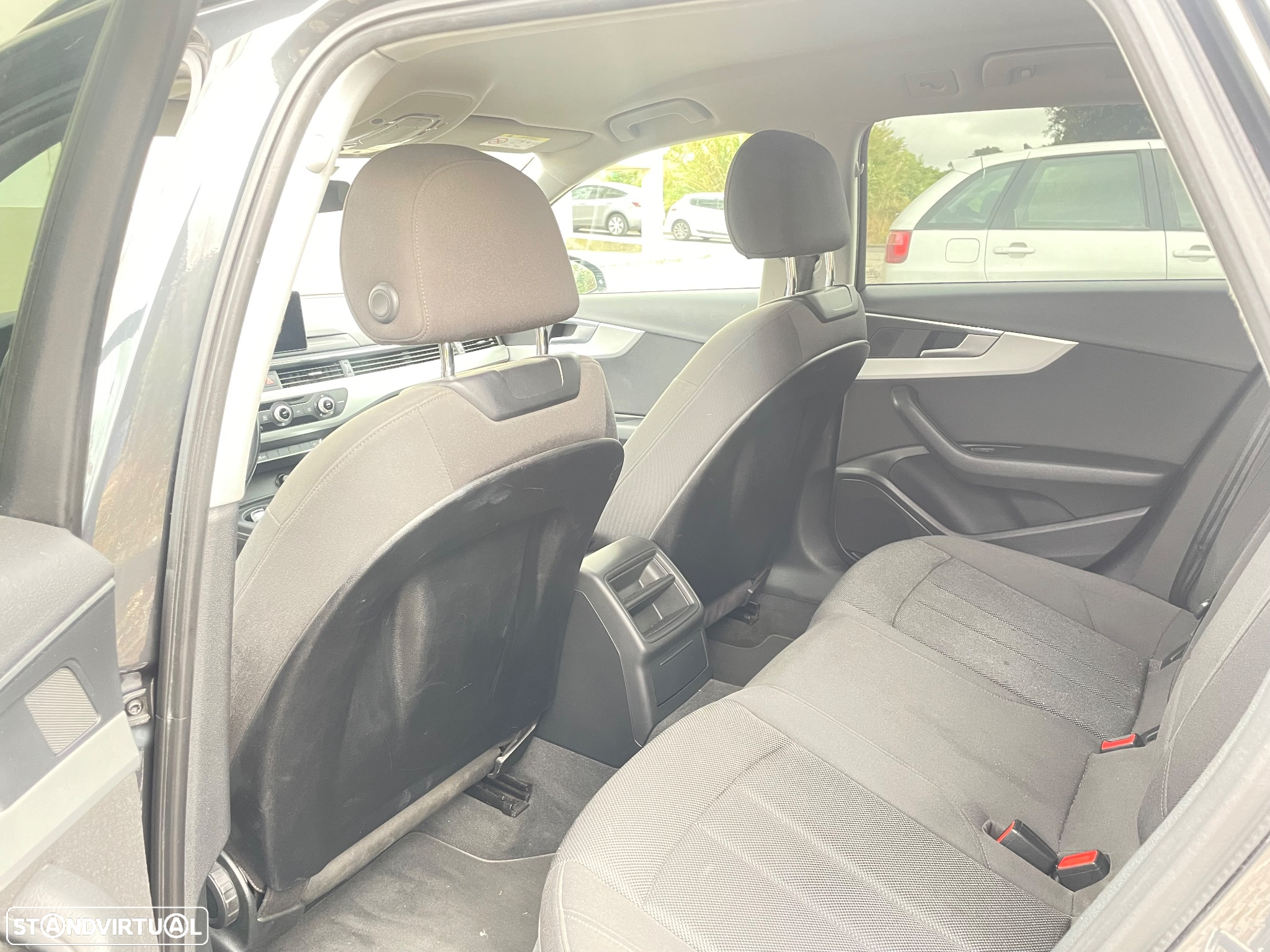 Audi A4 Avant 2.0 TDI Advance - 11