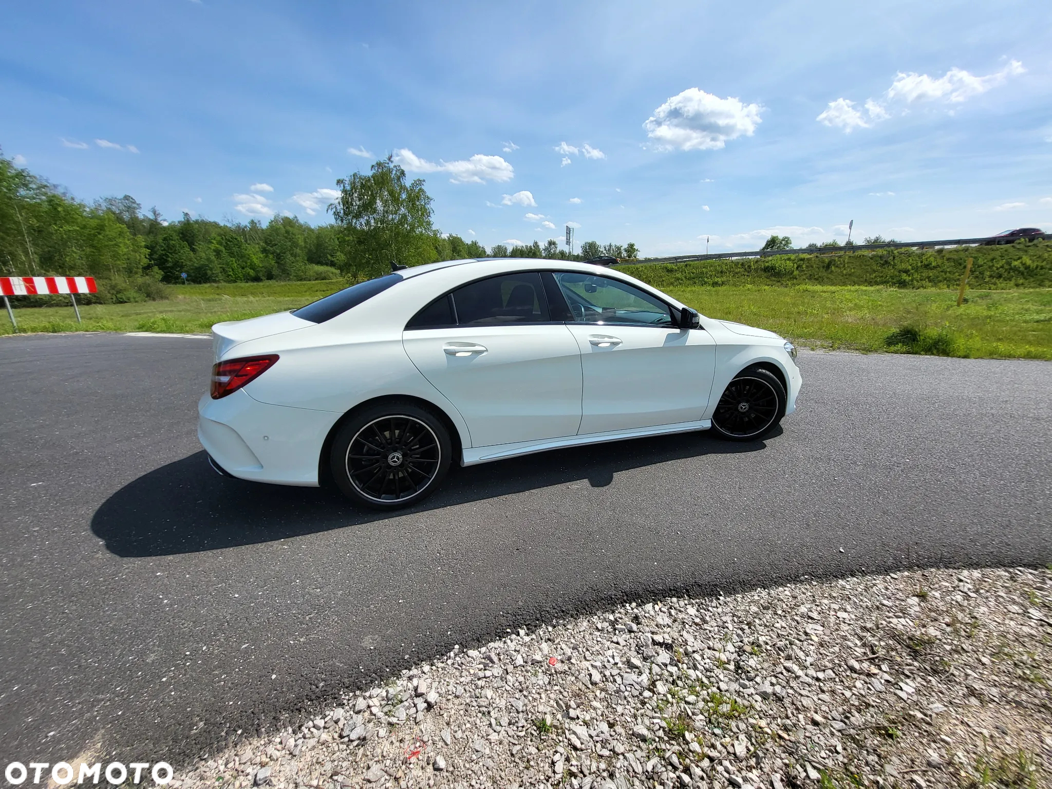 Mercedes-Benz CLA 220 4-Matic AMG Line - 27