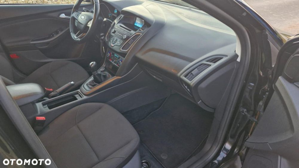 Ford Focus 1.0 EcoBoost STart-Stopp-System TITANIUM - 4