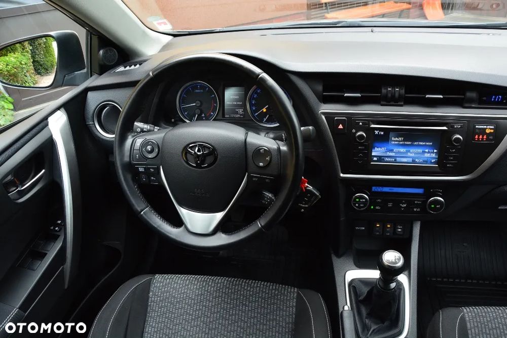 Toyota Auris 1.6 Premium Comfort - 23