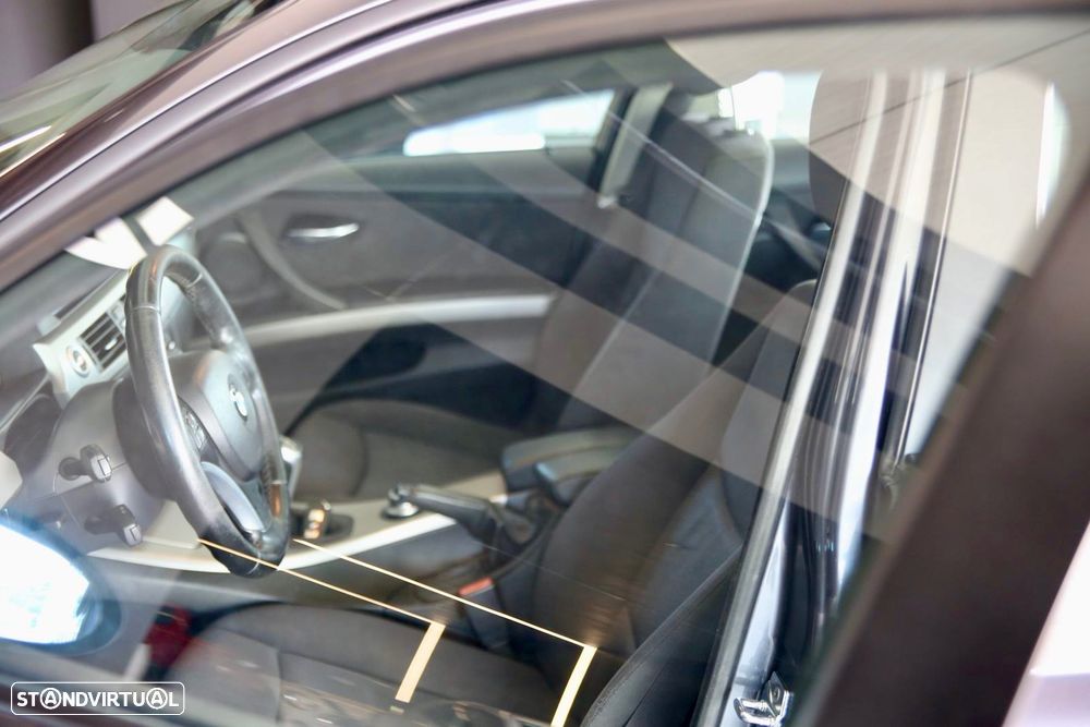 BMW 320 d Touring Dynamic - 23