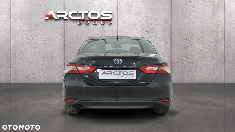 Toyota Camry - 4