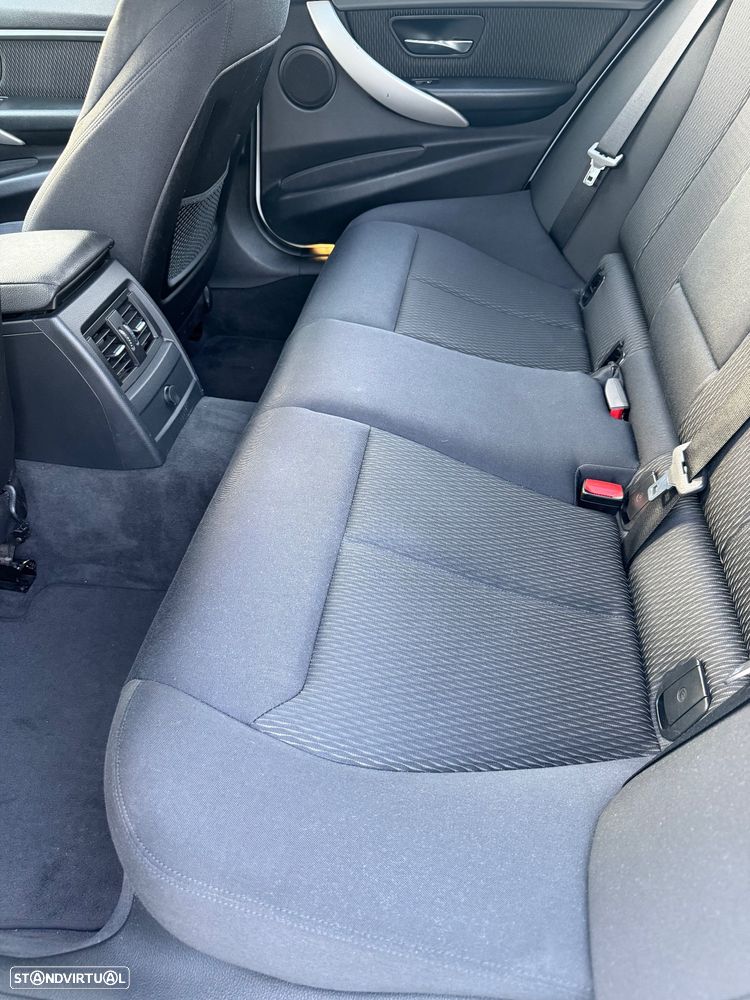 BMW 320 d EfficientDynamics Auto - 10