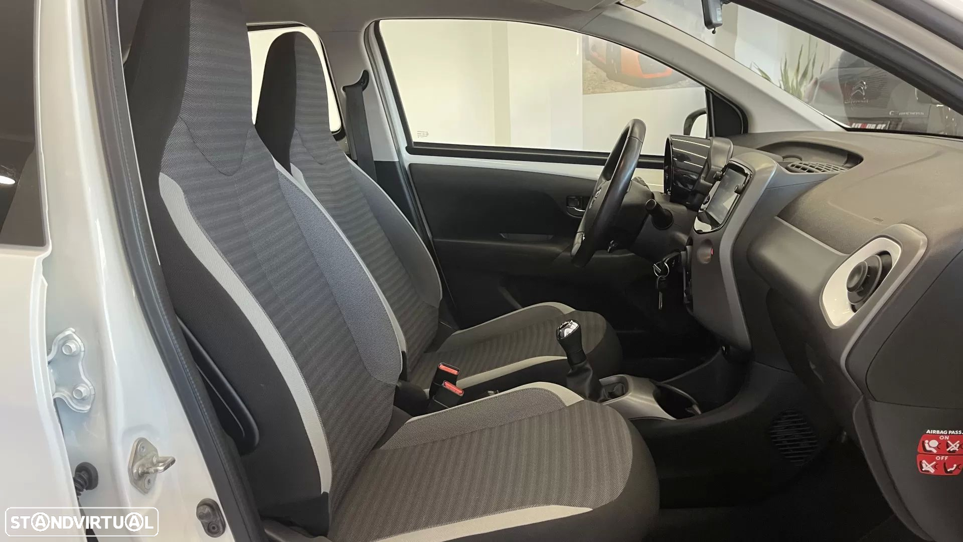Toyota Aygo X Black&White - 19