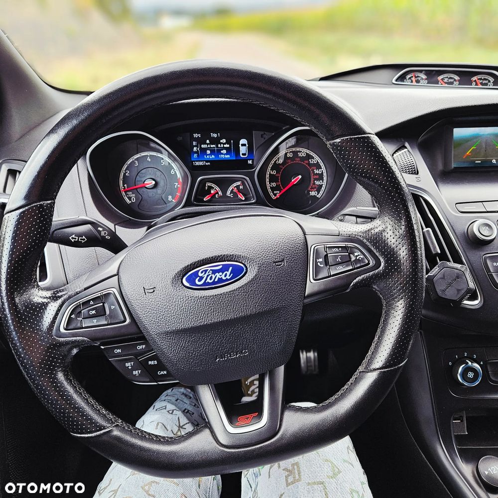 Ford Focus 2.0 EcoBoost ST - 17