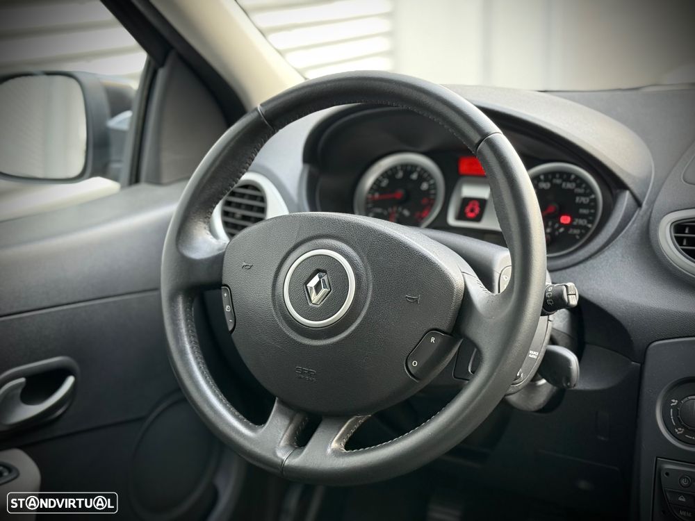 Renault Clio 1.2 16V Dynamique S - 11