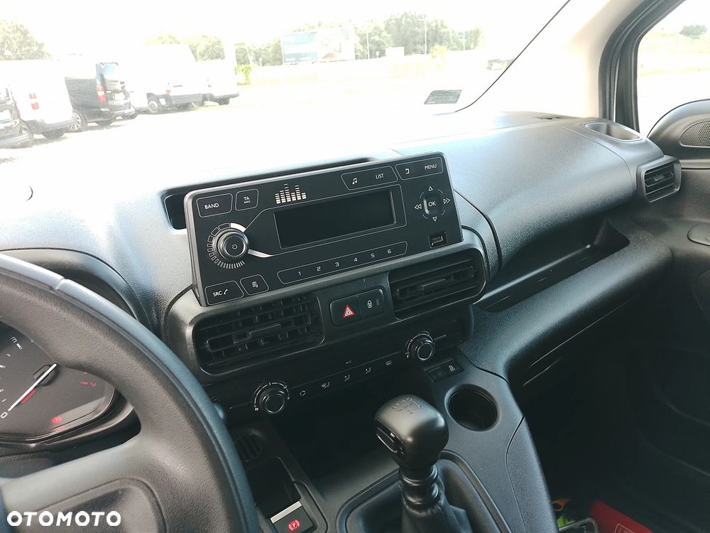 Toyota Proace Berlingo Partner Combo Doblo L2 Izoterma Chłodnia 230V Salon PL 3 osoby 2 EUPal 2,5 DMC - 24