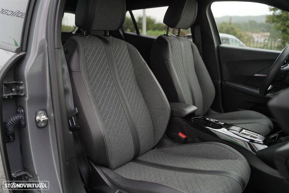 Peugeot e-2008 54 kWh Allure - 33