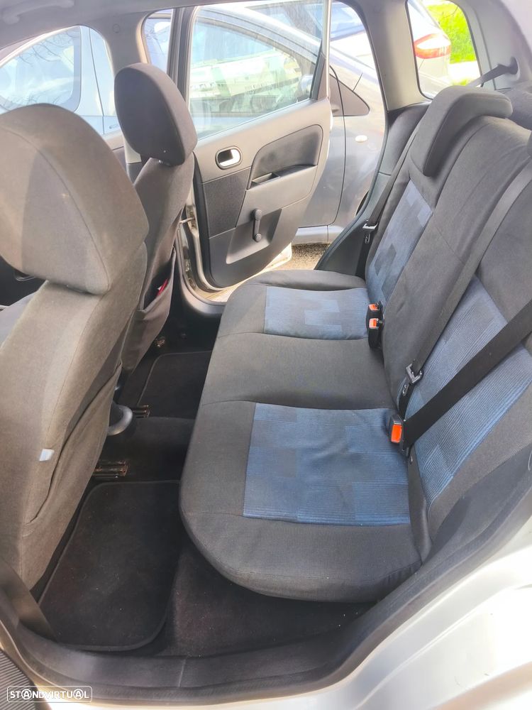 Ford Fiesta 1.25 Ghia - 8