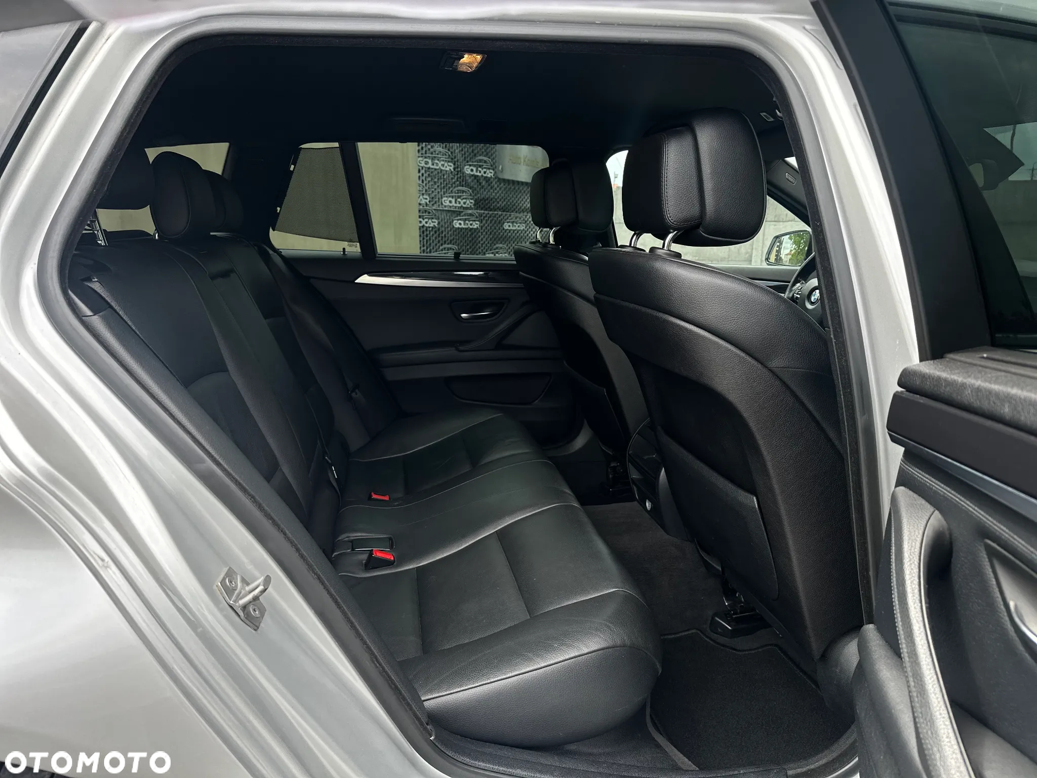 BMW Seria 5 530d xDrive Touring - 13