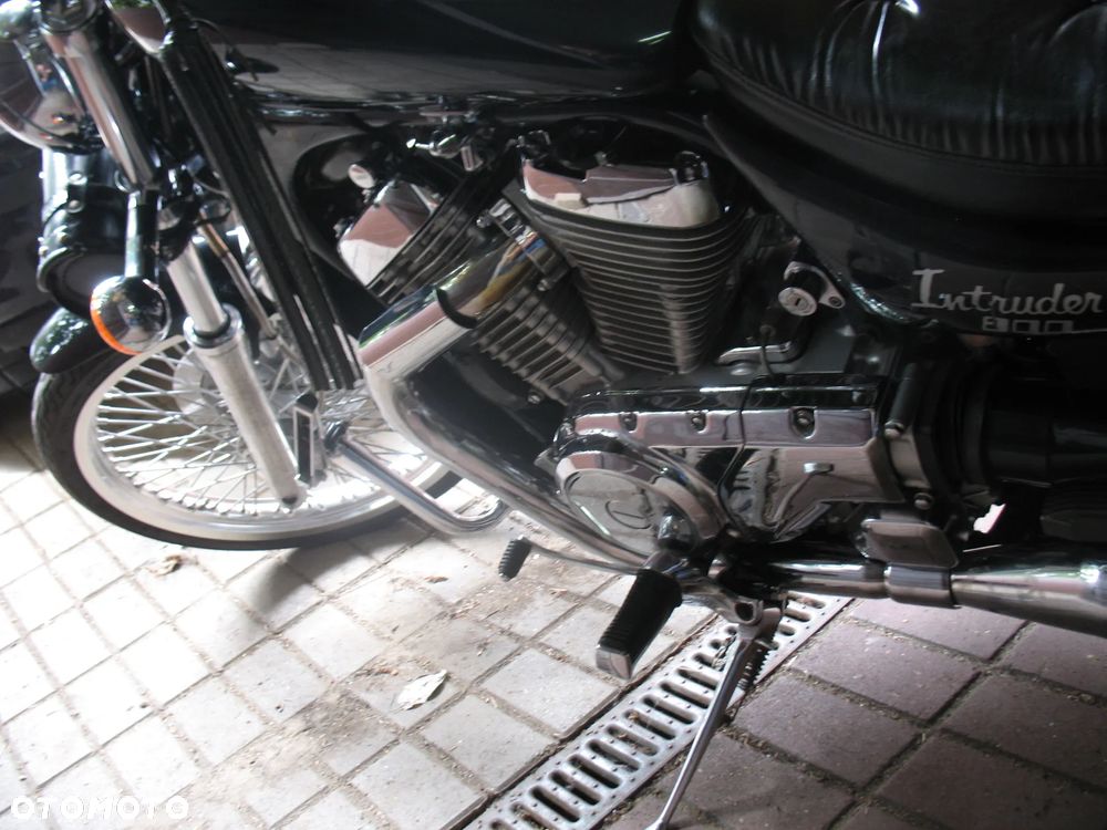 Suzuki Intruder - 5