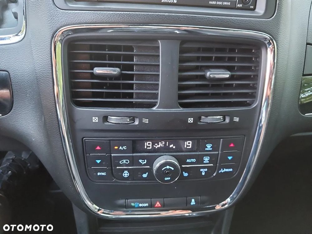 Dodge Grand Caravan - 35