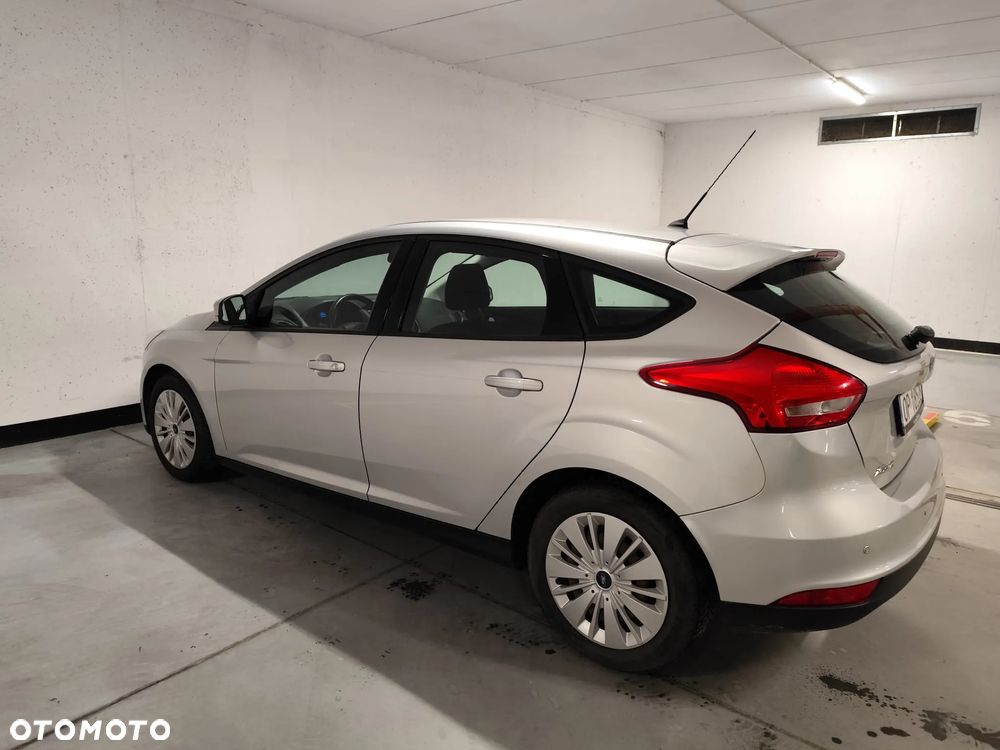 Ford Focus 1.6 Ambiente - 8