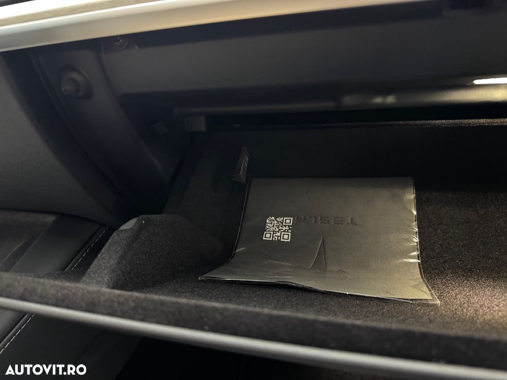 Tesla Model Y Performance Dual Motor AWD - 34