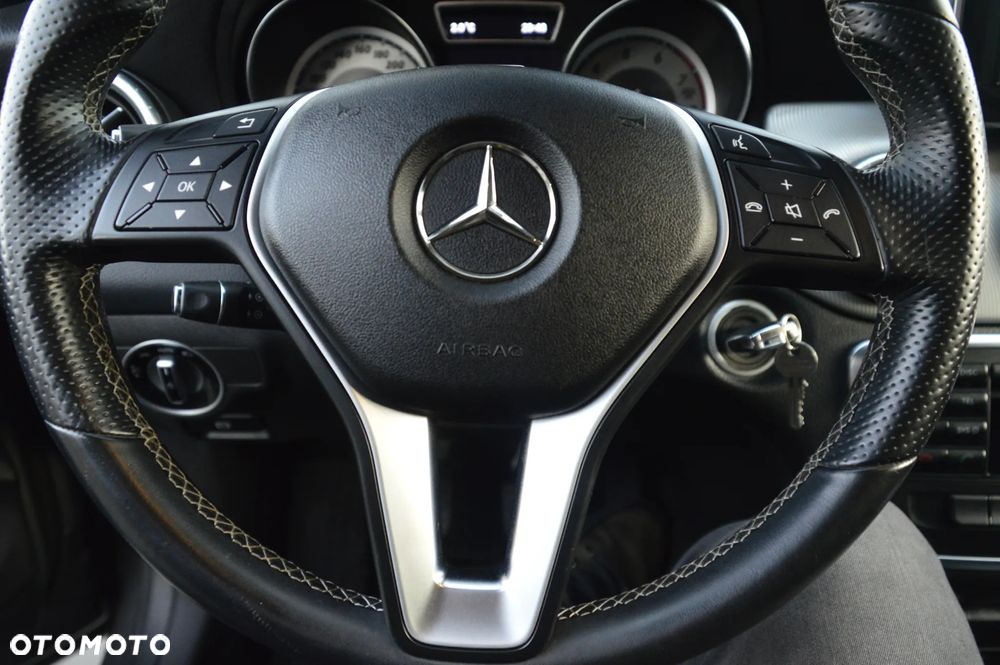 Mercedes-Benz CLA 200 Urban - 16