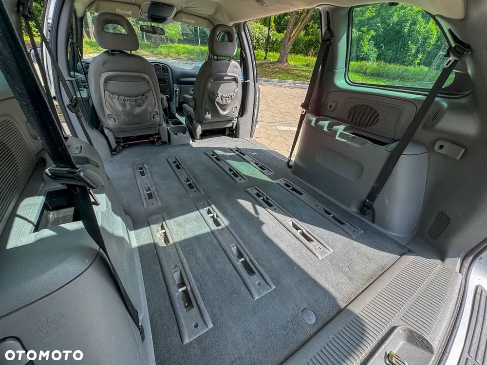 Chrysler Voyager - 10