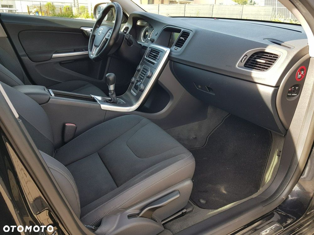 Volvo V60 D4 Momentum - 16