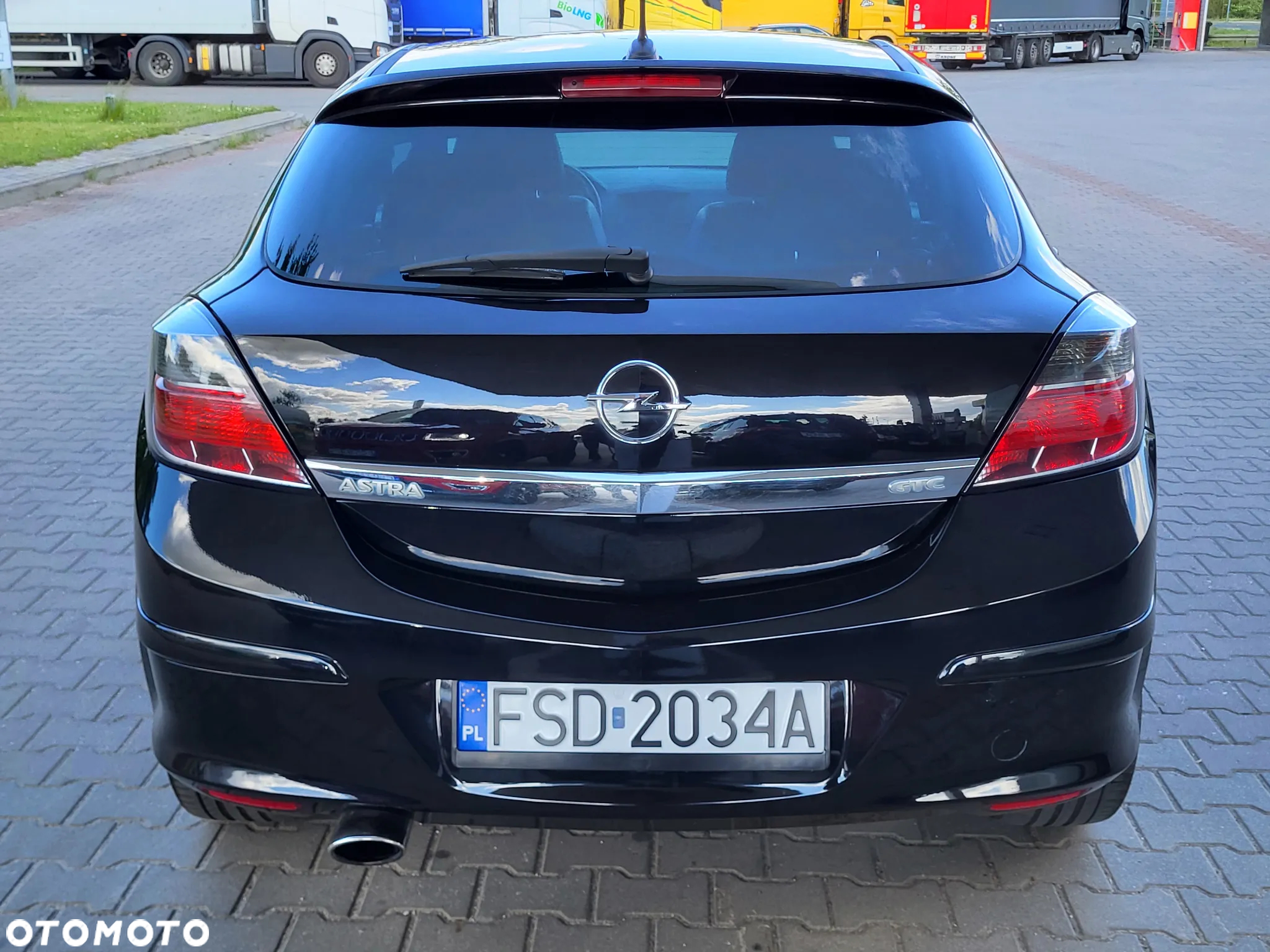 Opel Astra GTC 1.6 Cosmo - 9