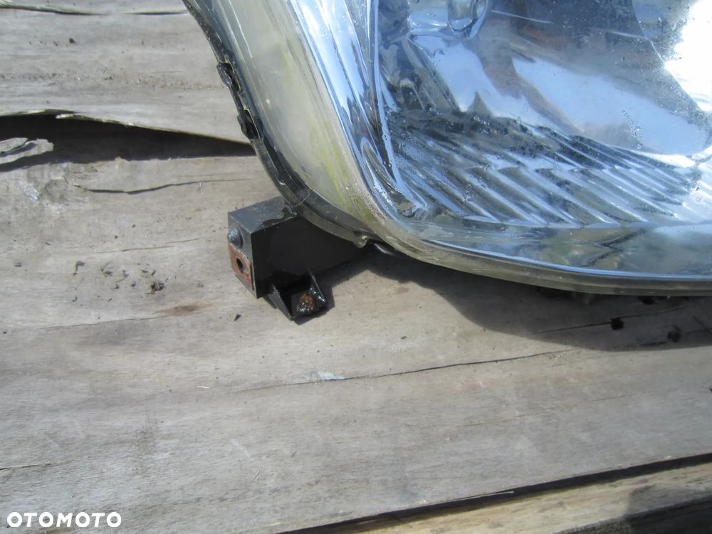 Lampa przód przednia prawa Suzuki Swift IV Mk.6 Anglik - 2