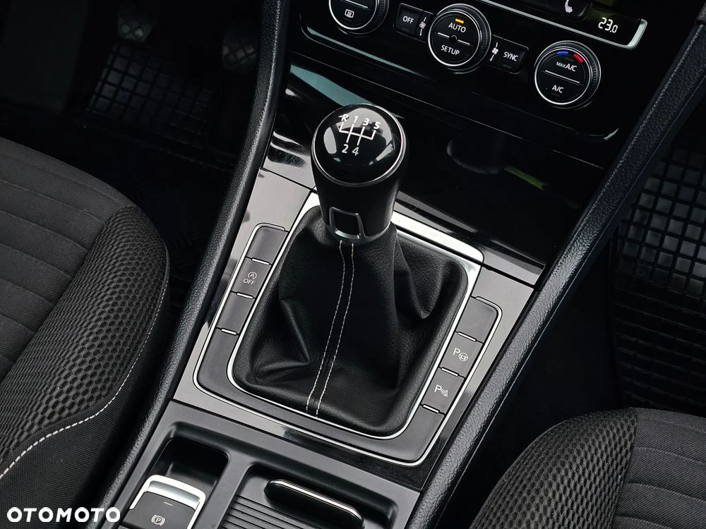 Volkswagen Golf 1.6 TDI BlueMotion Technology Cup - 15