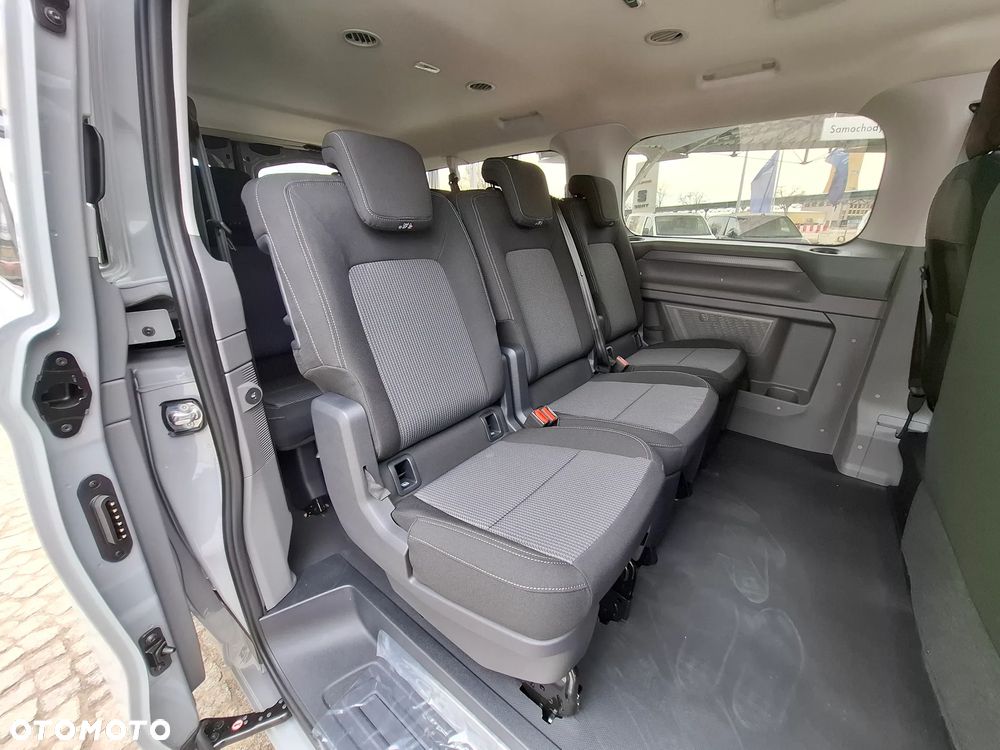 Volkswagen Caravelle - 8