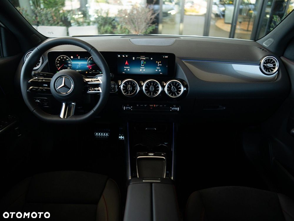 Mercedes-Benz GLA - 16